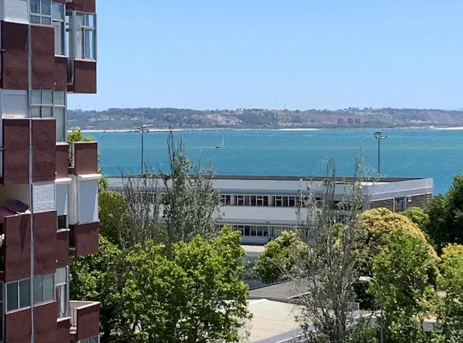 The Apartment Near The Beach In Oeiras